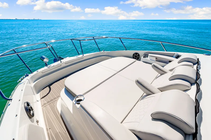 Slide: The Image of Sea Ray Sundancer 320 Outboard 2026 - 31