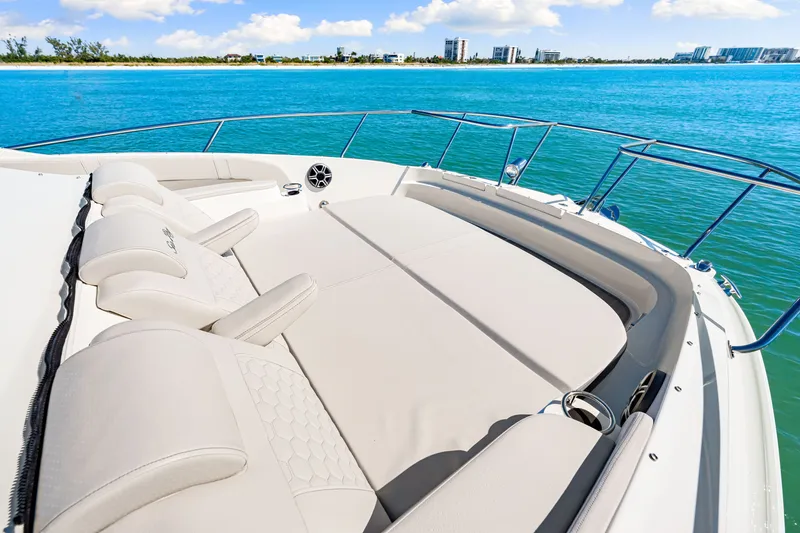 Slide: The Image of Sea Ray Sundancer 320 Outboard 2026 - 32