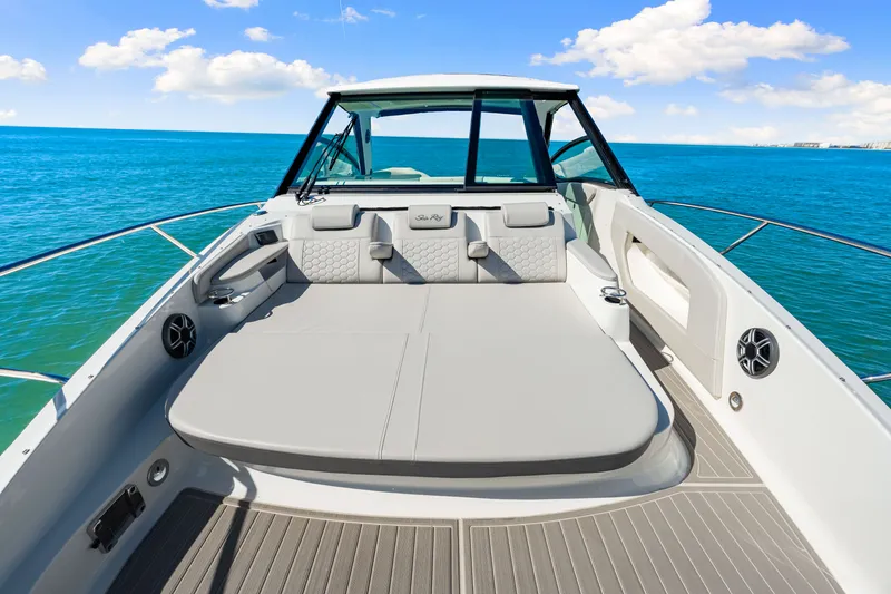 Slide: The Image of Sea Ray Sundancer 320 Outboard 2026 - 33