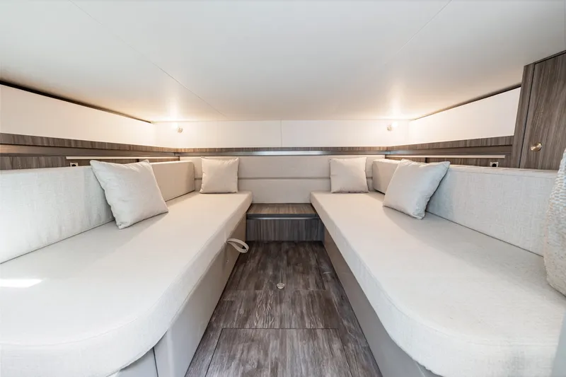 Slide: The Image of Sea Ray Sundancer 320 Outboard 2026 - 36