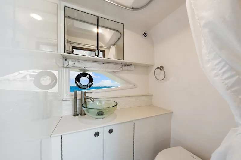 Slide: The Image of Sea Ray Sundancer 320 Outboard 2026 - 37