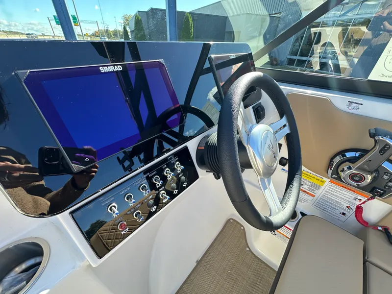 Slide: The Image of Sea Ray SDX 230 Surf 2026 - 19