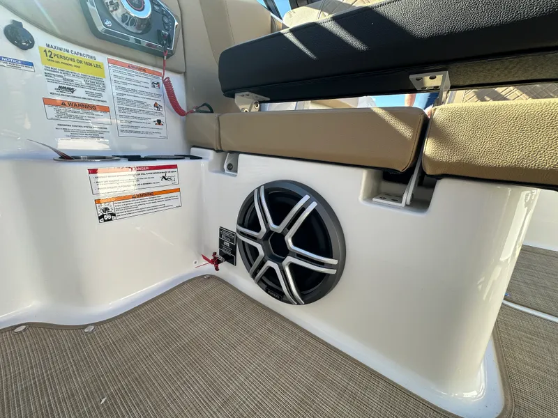 Slide: The Image of Sea Ray SDX 230 Surf 2026 - 21