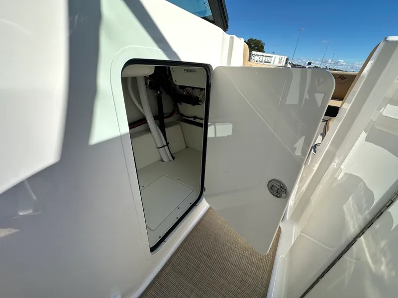 Slide: The Image of Sea Ray SDX 230 Surf 2026 - 24