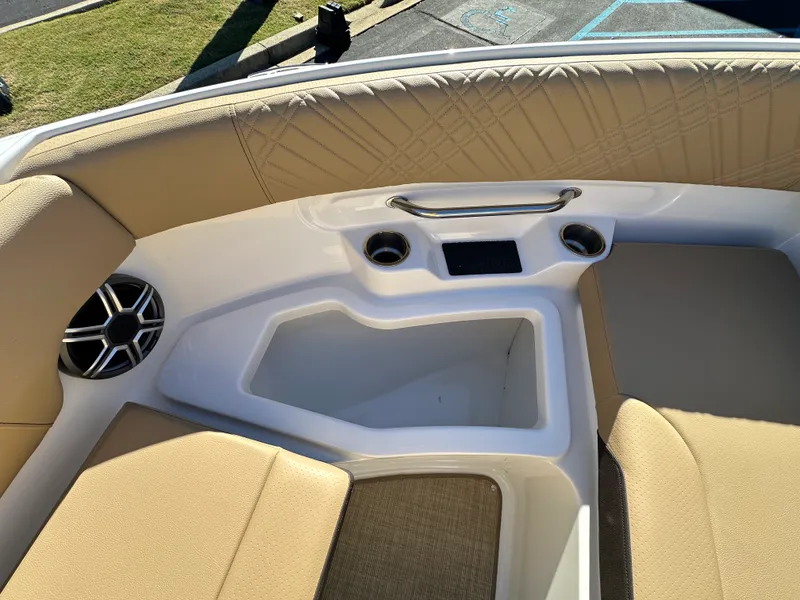 Slide: The Image of Sea Ray SDX 230 Surf 2026 - 29