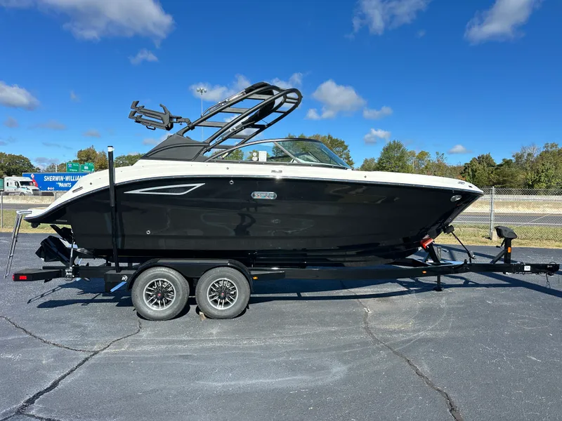 Slide: The Image of Sea Ray SDX 230 Surf 2026 - 4