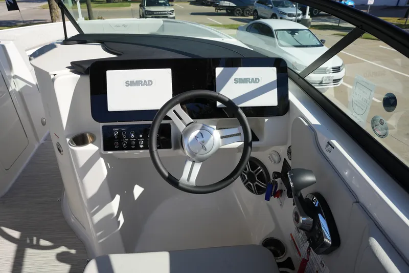 Slide: The Image of Sea Ray SDX 230 2026 - 18