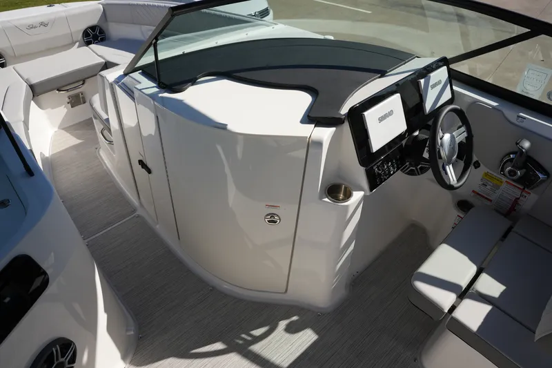 Slide: The Image of Sea Ray SDX 230 2026 - 21