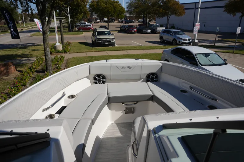 Slide: The Image of Sea Ray SDX 230 2026 - 25