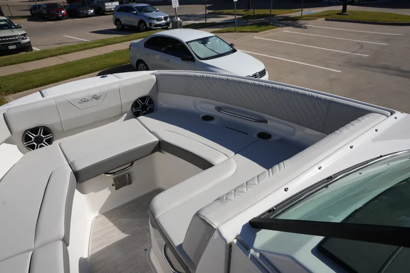 Slide: The Image of Sea Ray SDX 230 2026 - 26