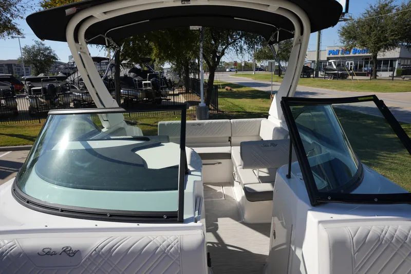 Slide: The Image of Sea Ray SDX 230 2026 - 29