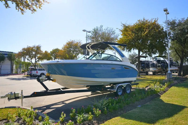Slide: The Image of Sea Ray SDX 230 2026 - 5