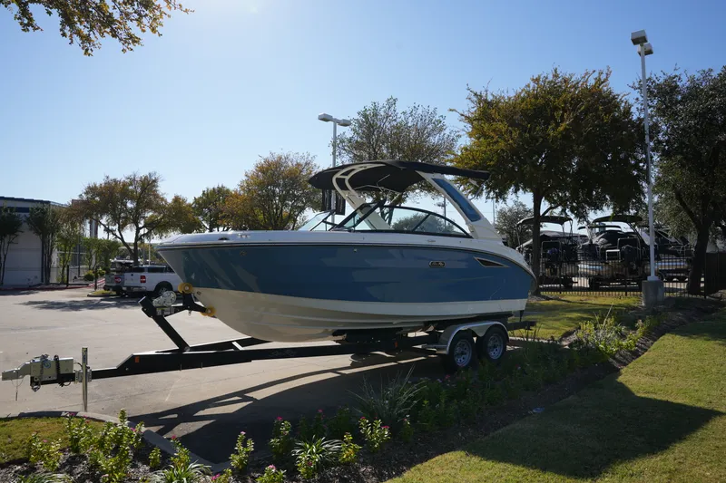 Slide: The Image of Sea Ray SDX 230 2026 - 5