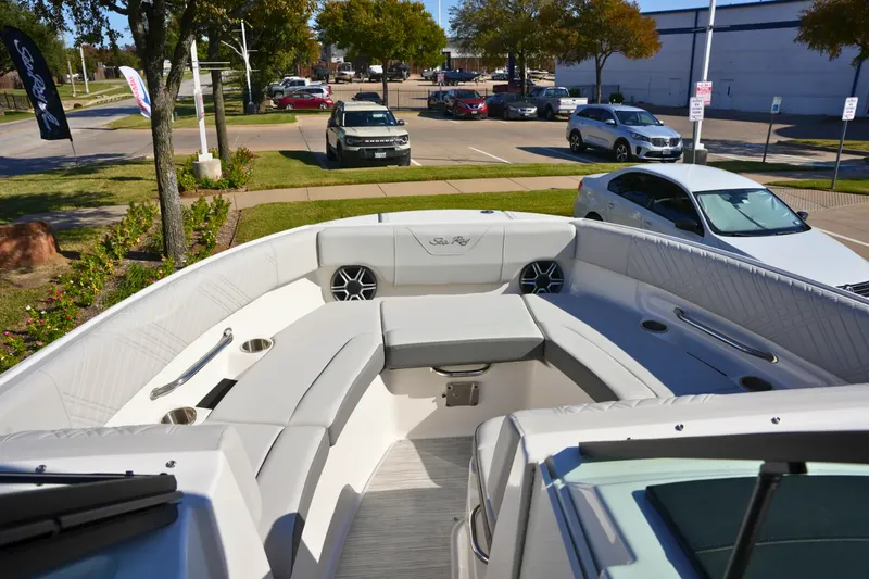 Slide: The Image of Sea Ray SDX 230 2026 - 25