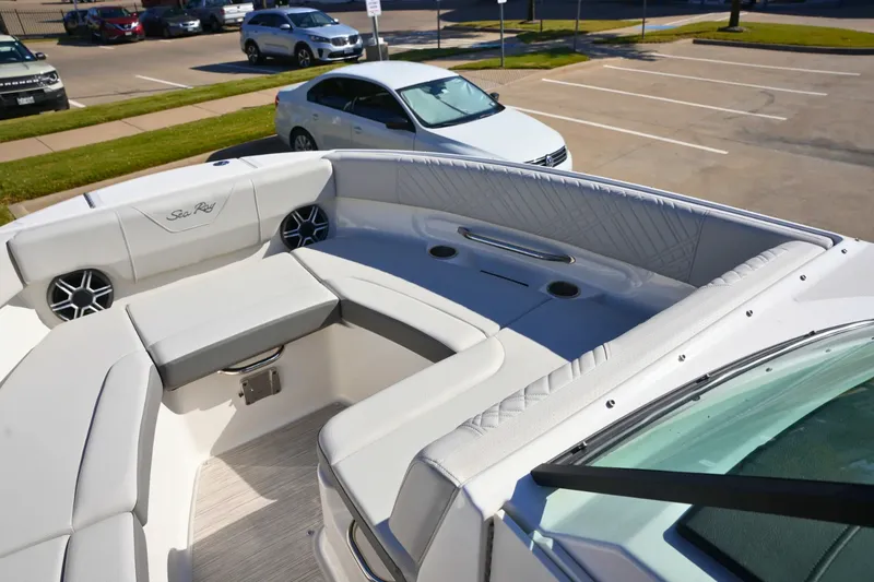 Slide: The Image of Sea Ray SDX 230 2026 - 26