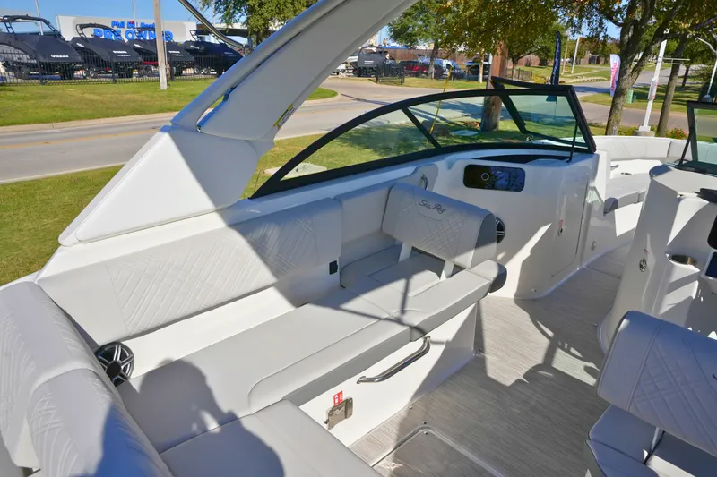 Slide: The Image of Sea Ray SDX 230 2026 - 14