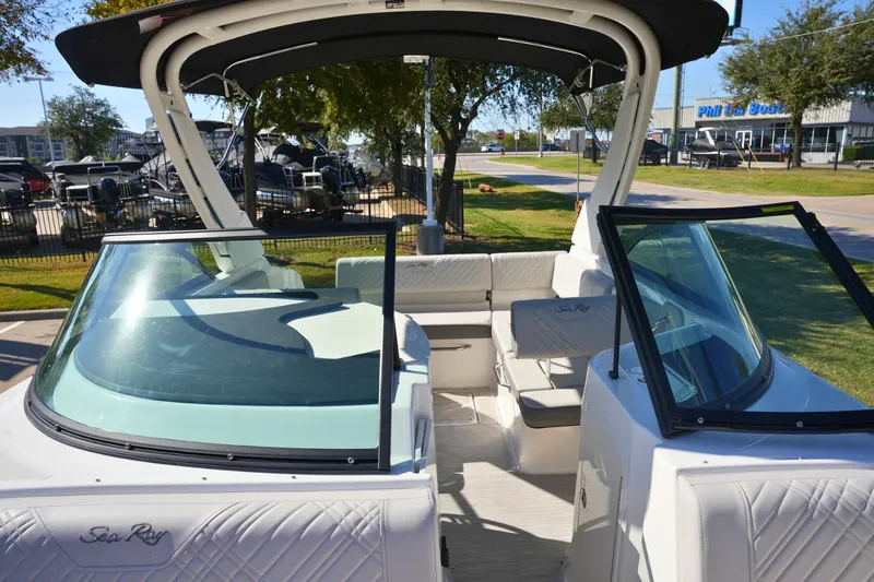 Slide: The Image of Sea Ray SDX 230 2026 - 29