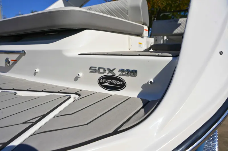 Slide: The Image of Sea Ray SDX 230 2026 - 7