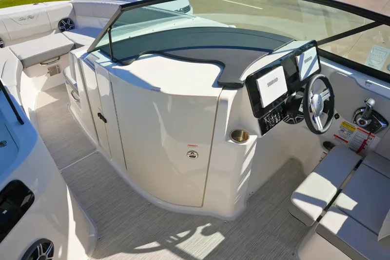 Slide: The Image of Sea Ray SDX 230 2026 - 21
