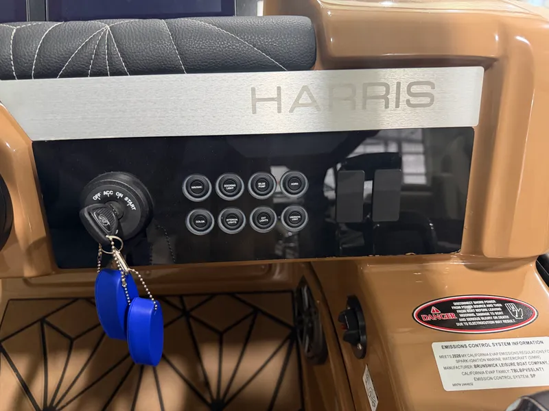 Slide: The Image of Harris Grand Mariner 250 2026 - 38
