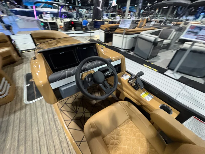 Slide: The Image of Harris Grand Mariner 250 2026 - 10