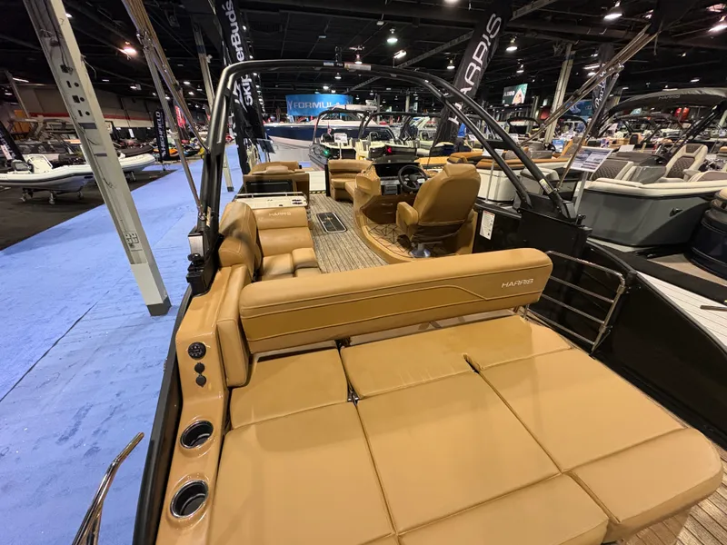 Slide: The Image of Harris Grand Mariner 250 2026 - 16
