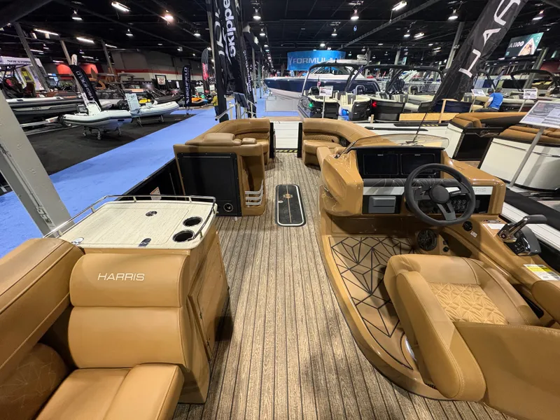 Slide: The Image of Harris Grand Mariner 250 2026 - 18