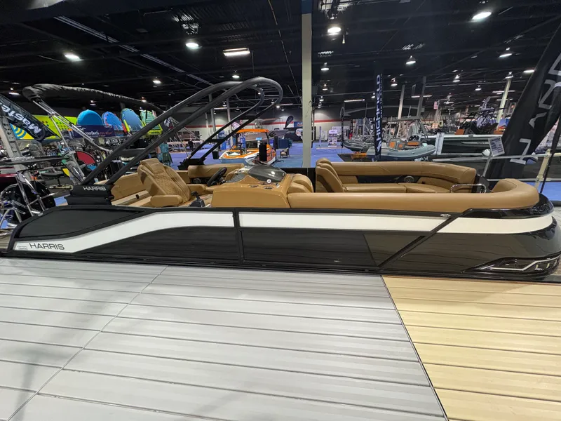 Slide: The Image of Harris Grand Mariner 250 2026 - 2