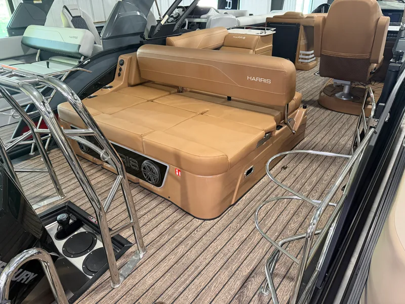 Slide: The Image of Harris Grand Mariner 250 2026 - 54