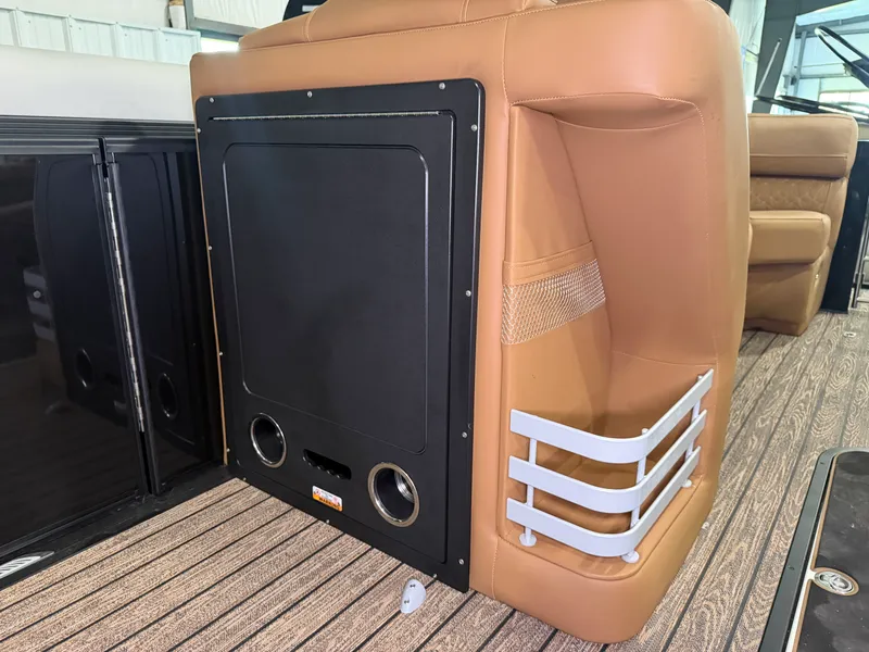 Slide: The Image of Harris Grand Mariner 250 2026 - 29