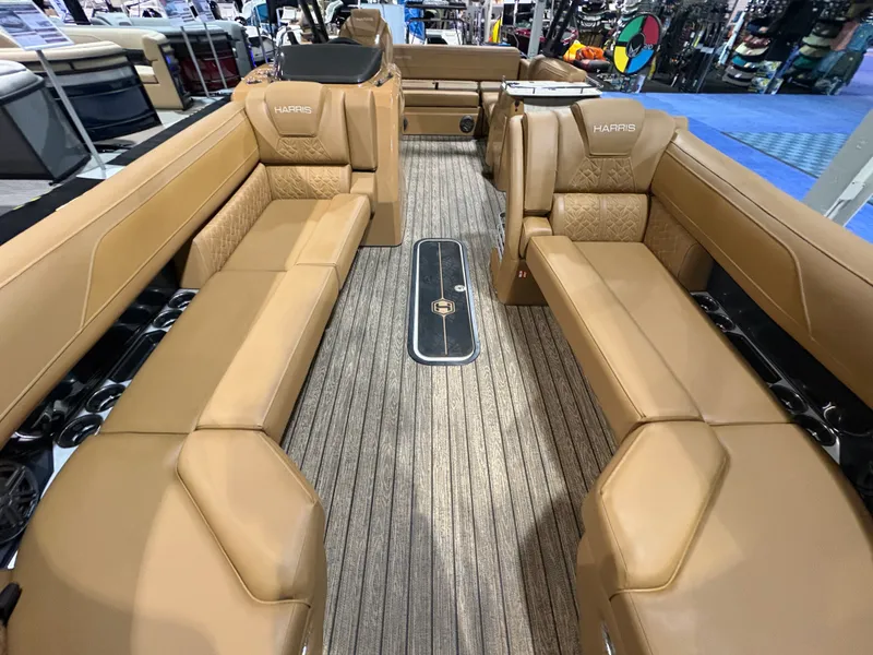 Slide: The Image of Harris Grand Mariner 250 2026 - 5