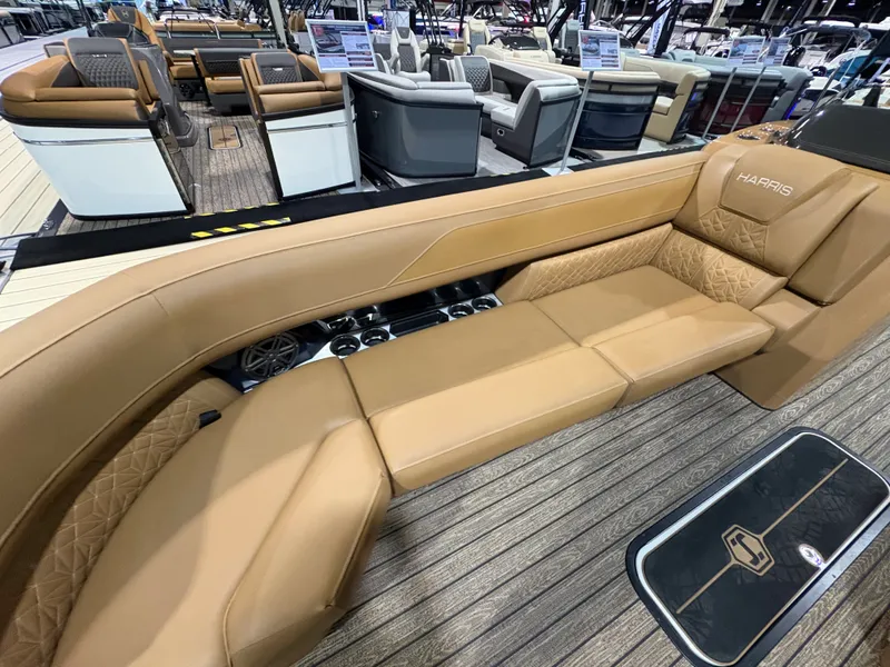 Slide: The Image of Harris Grand Mariner 250 2026 - 6