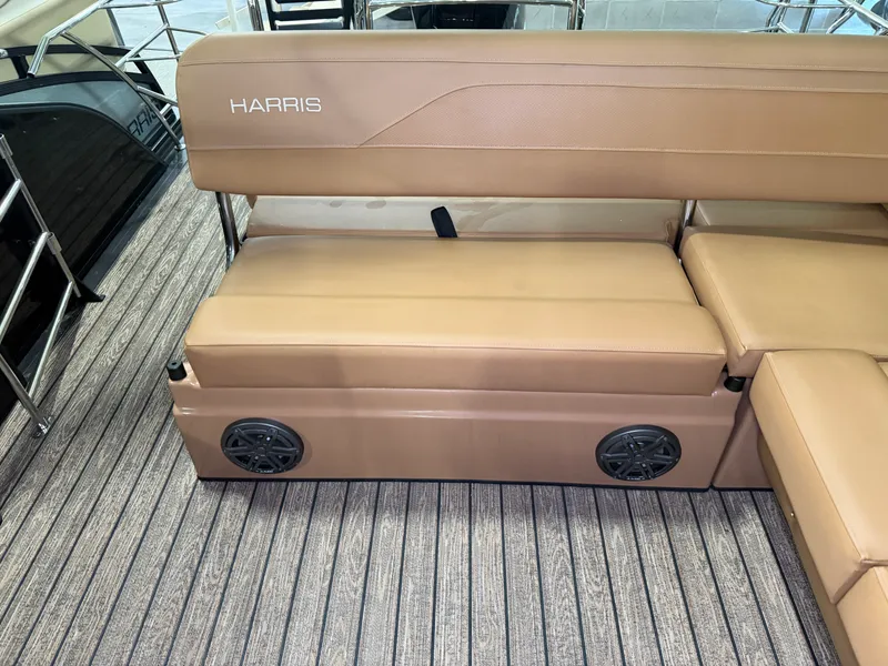 Slide: The Image of Harris Grand Mariner 250 2026 - 52