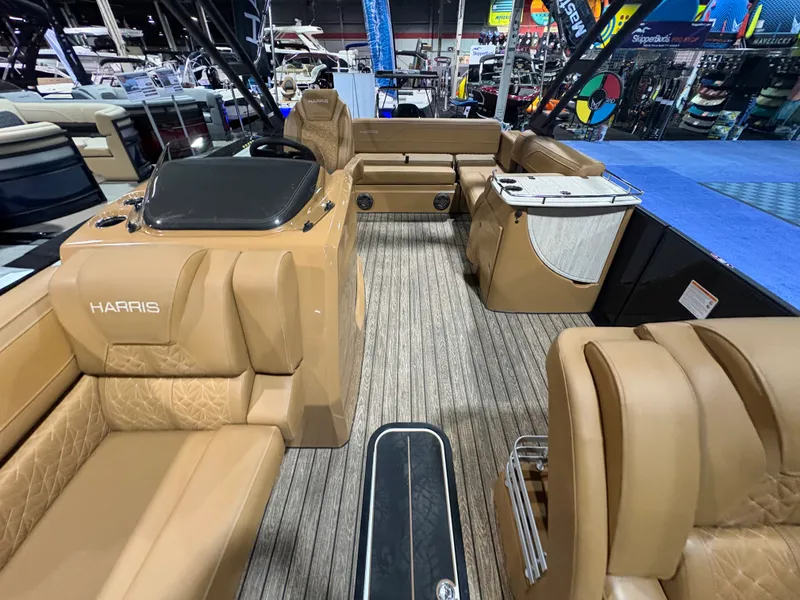 Slide: The Image of Harris Grand Mariner 250 2026 - 7