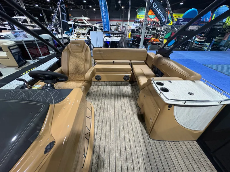 Slide: The Image of Harris Grand Mariner 250 2026 - 8
