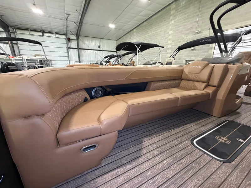Slide: The Image of Harris Grand Mariner 250 2026 - 15