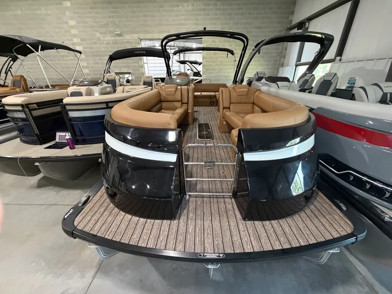 Slide: The Image of Harris Grand Mariner 250 2026 - 5