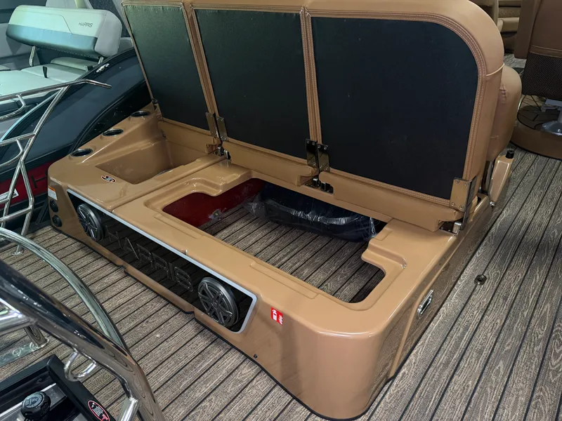 Slide: The Image of Harris Grand Mariner 250 2026 - 56