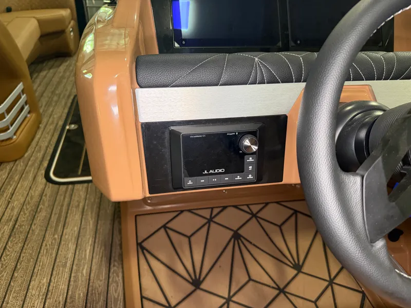 Slide: The Image of Harris Grand Mariner 250 2026 - 36