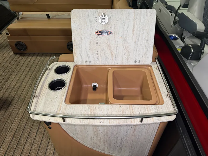Slide: The Image of Harris Grand Mariner 250 2026 - 32