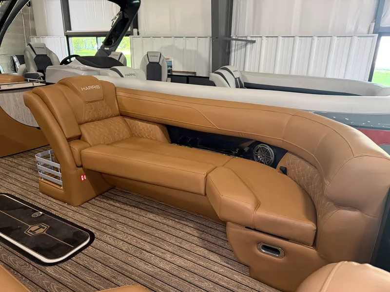 Slide: The Image of Harris Grand Mariner 250 2026 - 8