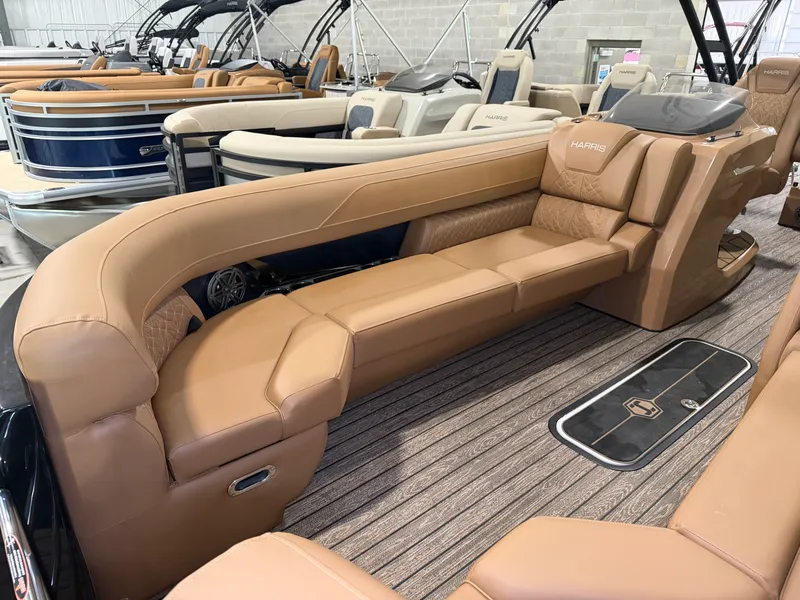 Slide: The Image of Harris Grand Mariner 250 2026 - 6
