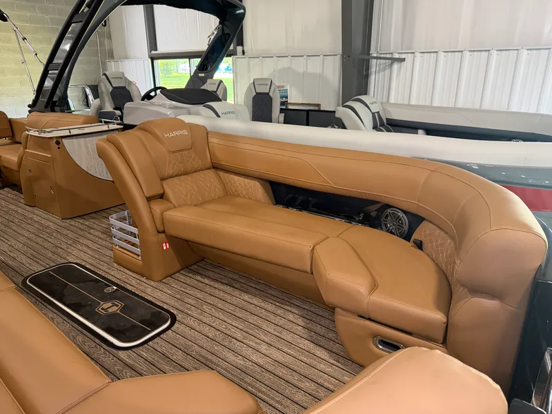 Slide: The Image of Harris Grand Mariner 250 2026 - 7