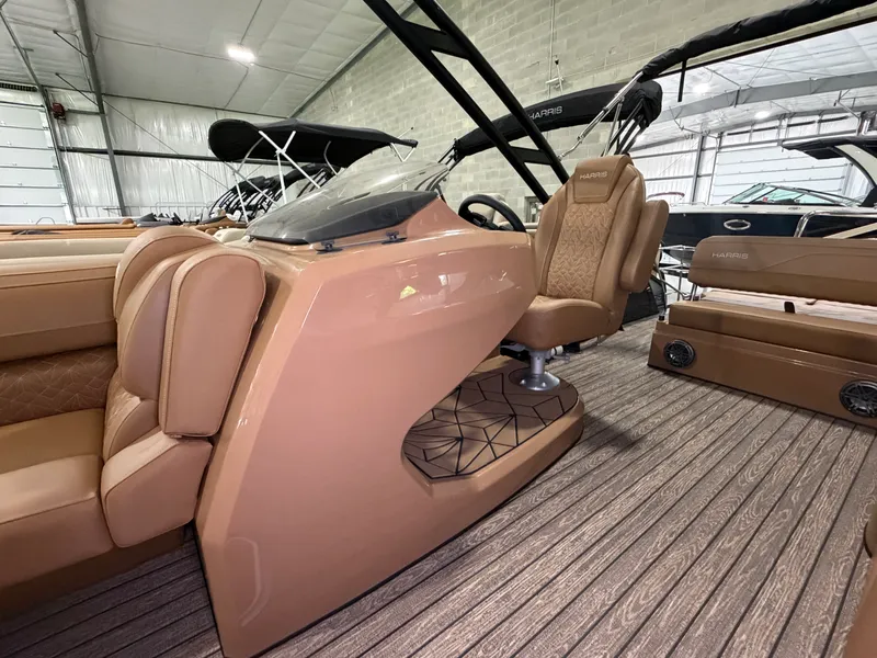 Slide: The Image of Harris Grand Mariner 250 2026 - 23