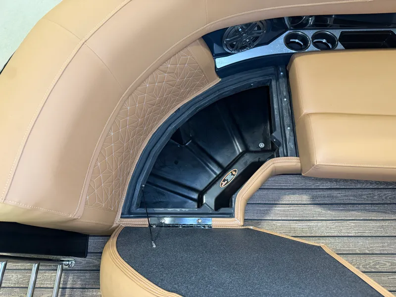 Slide: The Image of Harris Grand Mariner 250 2026 - 17