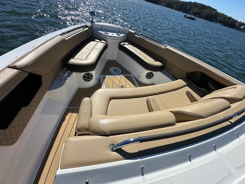 Slide: The Image of Sea Ray SLX 400 2026 - 11