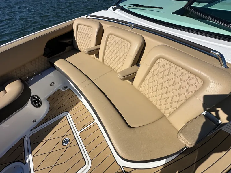 Slide: The Image of Sea Ray SLX 400 2026 - 12