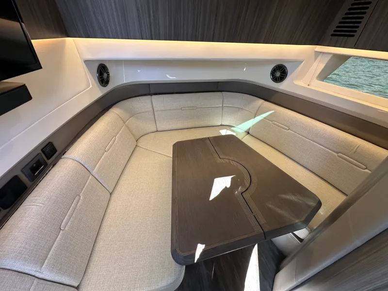 Slide: The Image of Sea Ray SLX 400 2026 - 19