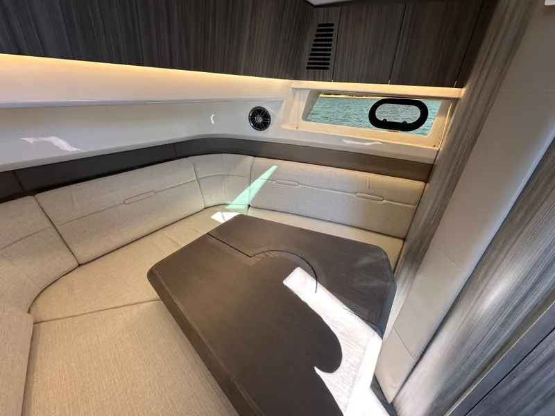 Slide: The Image of Sea Ray SLX 400 2026 - 20