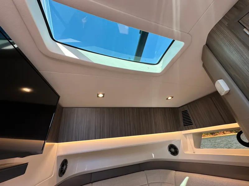 Slide: The Image of Sea Ray SLX 400 2026 - 21